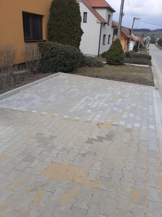 شقة Rd Cerncin Bucovice المظهر الخارجي الصورة