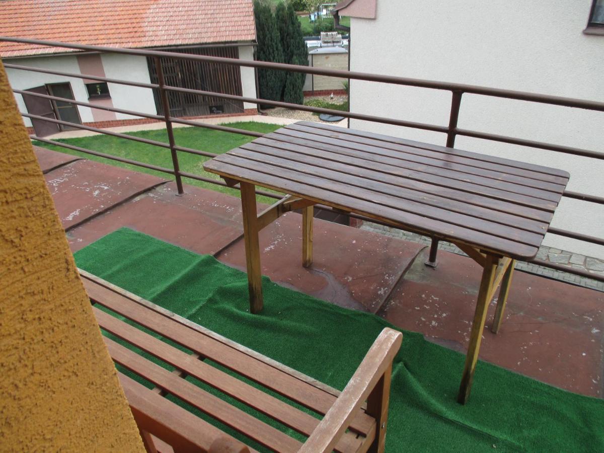 شقة Rd Cerncin Bucovice المظهر الخارجي الصورة